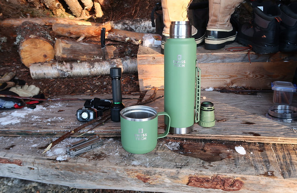 Swiss Tech Thermoskanne mit Becher 1182 ml - grün