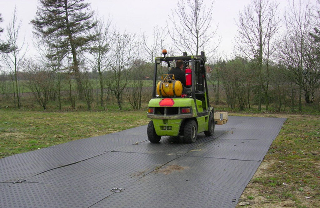 10x Überfahrplatten 30T, Fahrplatten Kunststoff 240x120x1,5cm 