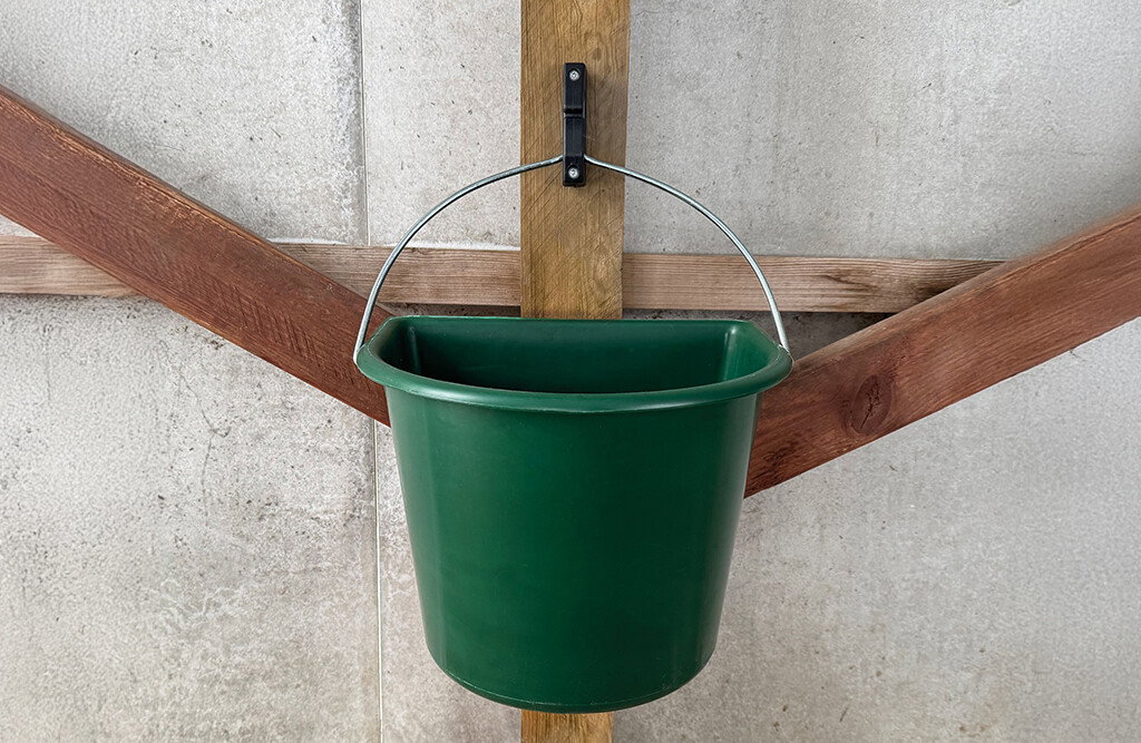 Eimer 15 Liter grün, flache Rückseite
