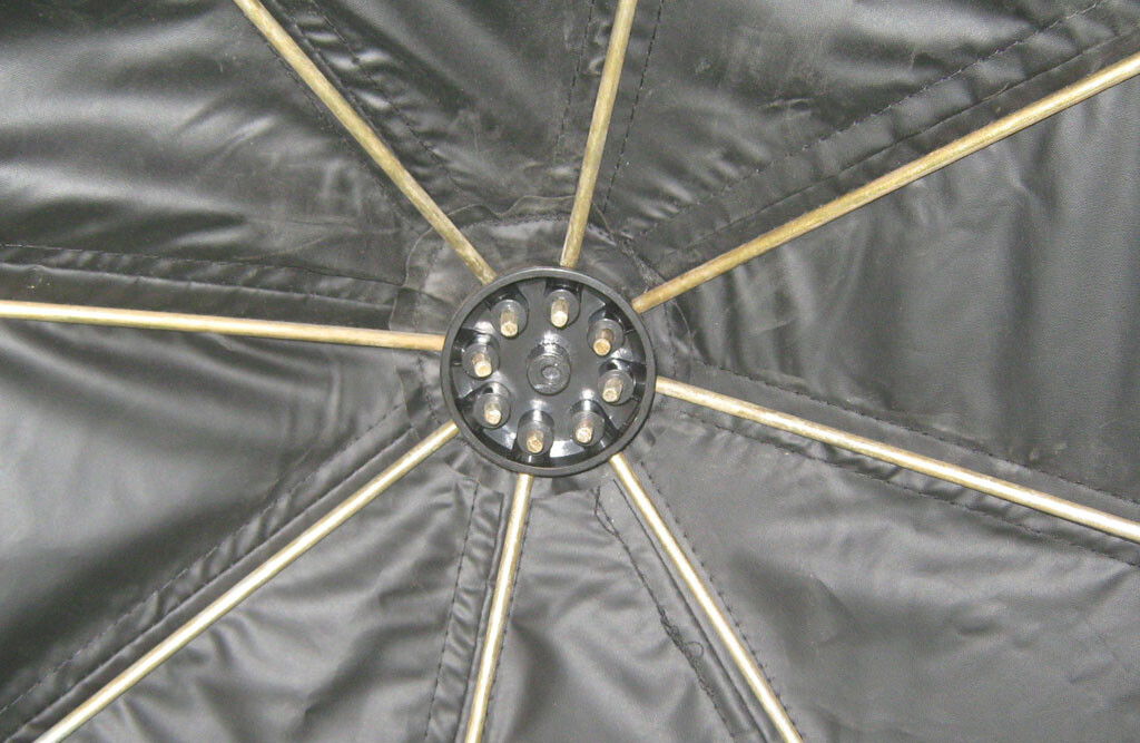 Brennholzlager aus Metall, mit Dachplane, 8-eckig