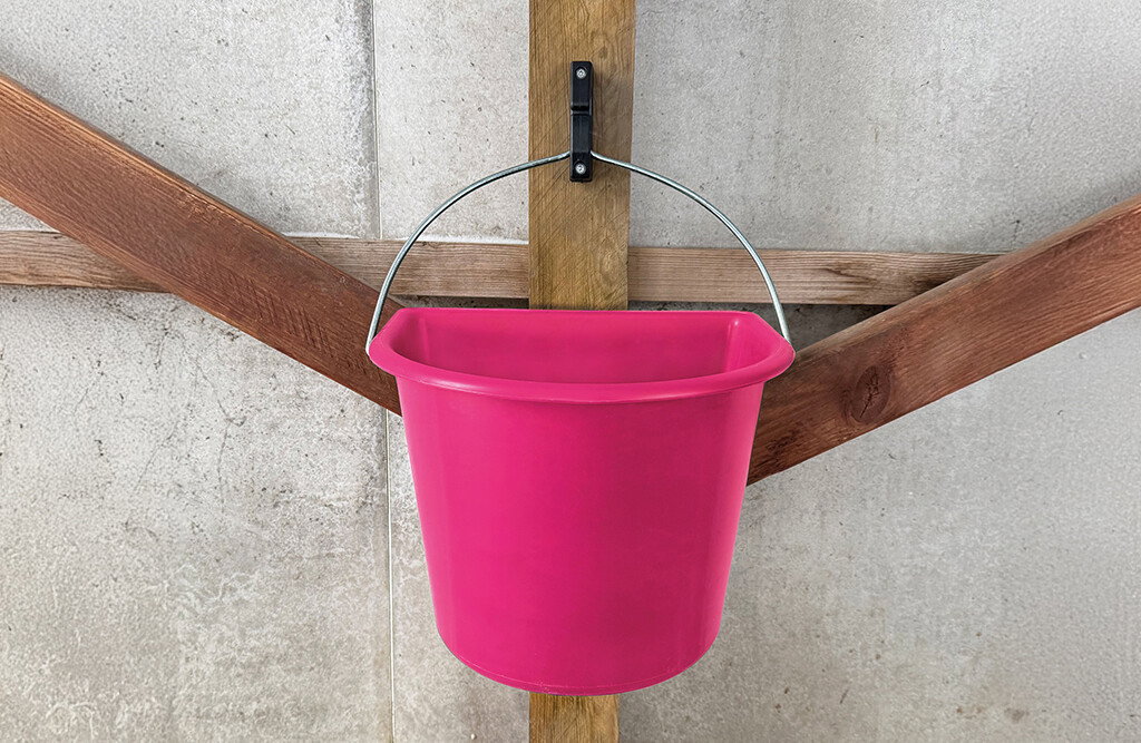 Eimer 15 Liter rosa, flache Rückseite