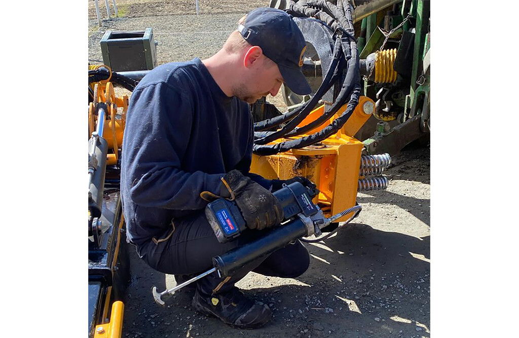 Akku Fettpresse 21V inkl. 2 Akkus und Ladegerät im Koffer