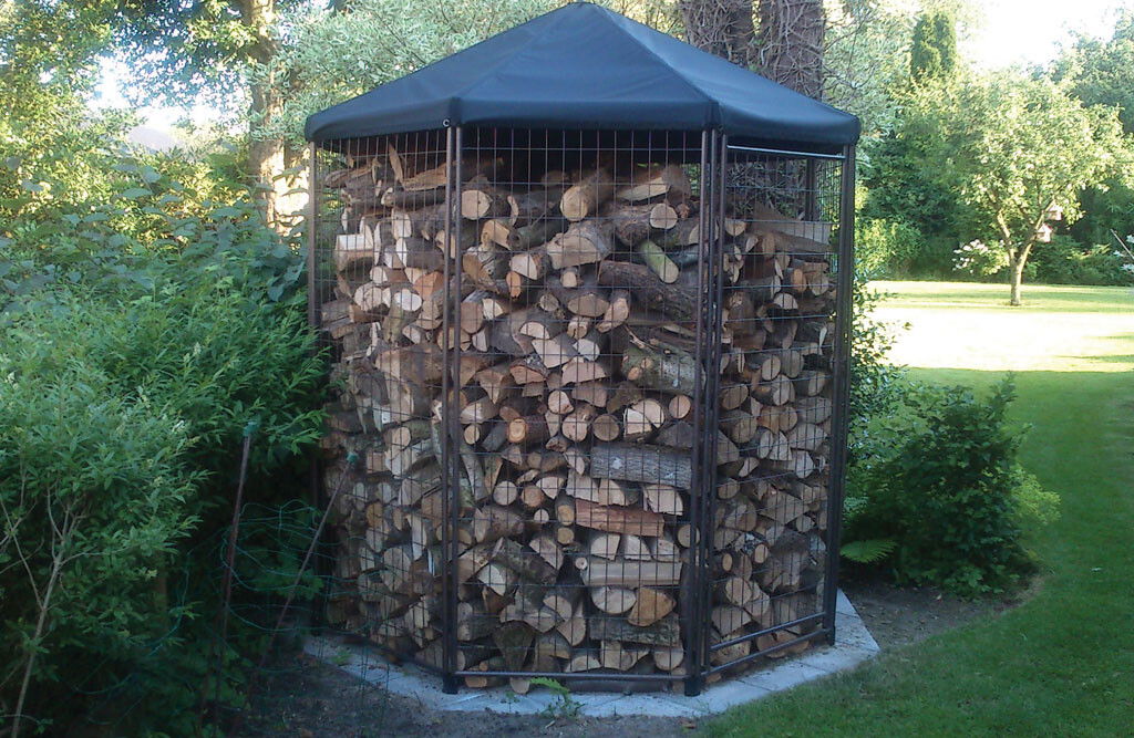 Brennholzlager aus Metall, mit Dachplane, 8-eckig