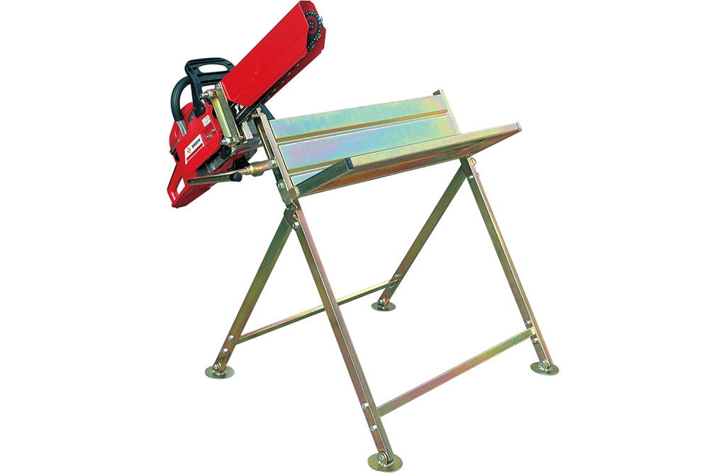 Sägebock für Kettensäge, mit Halterung