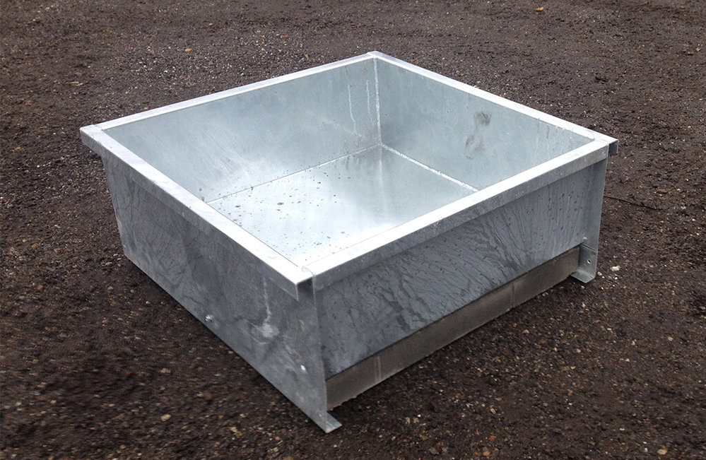 Verzinkte Futter- und Wassertränke, 60 Liter