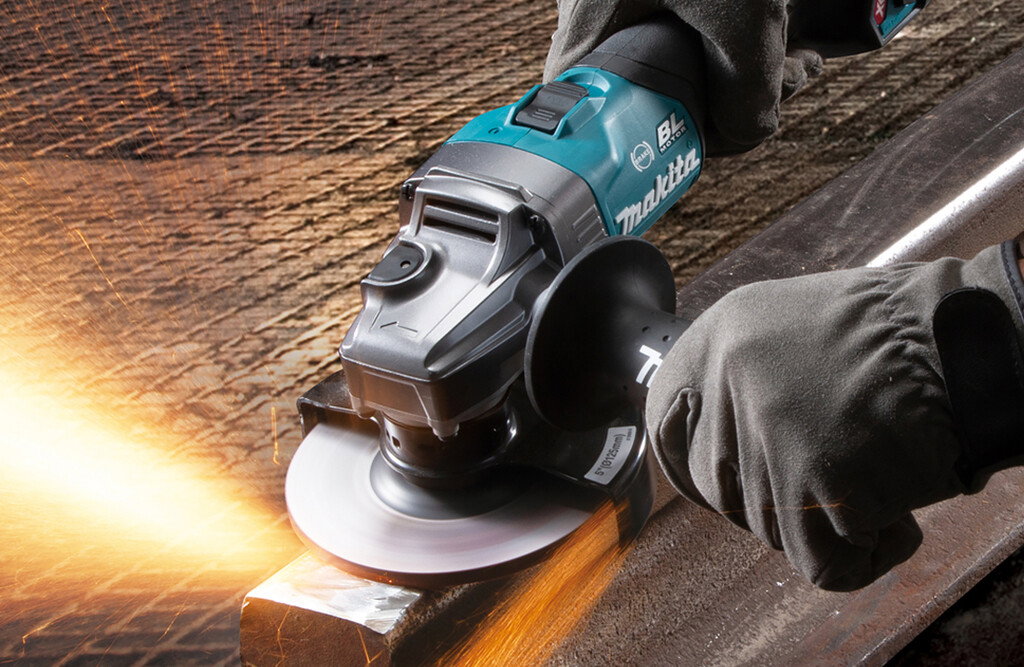Makita 40V Winkelschleifer-Kit, inkl. Akkus und Zusatzartikel