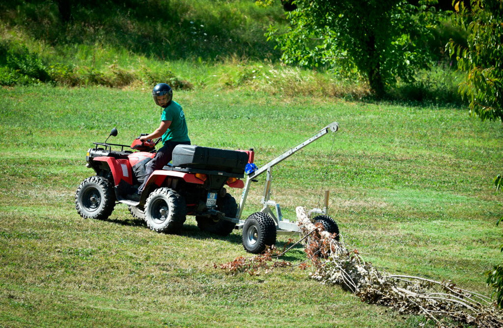 Quad Rückewagen mit Kran 400kg