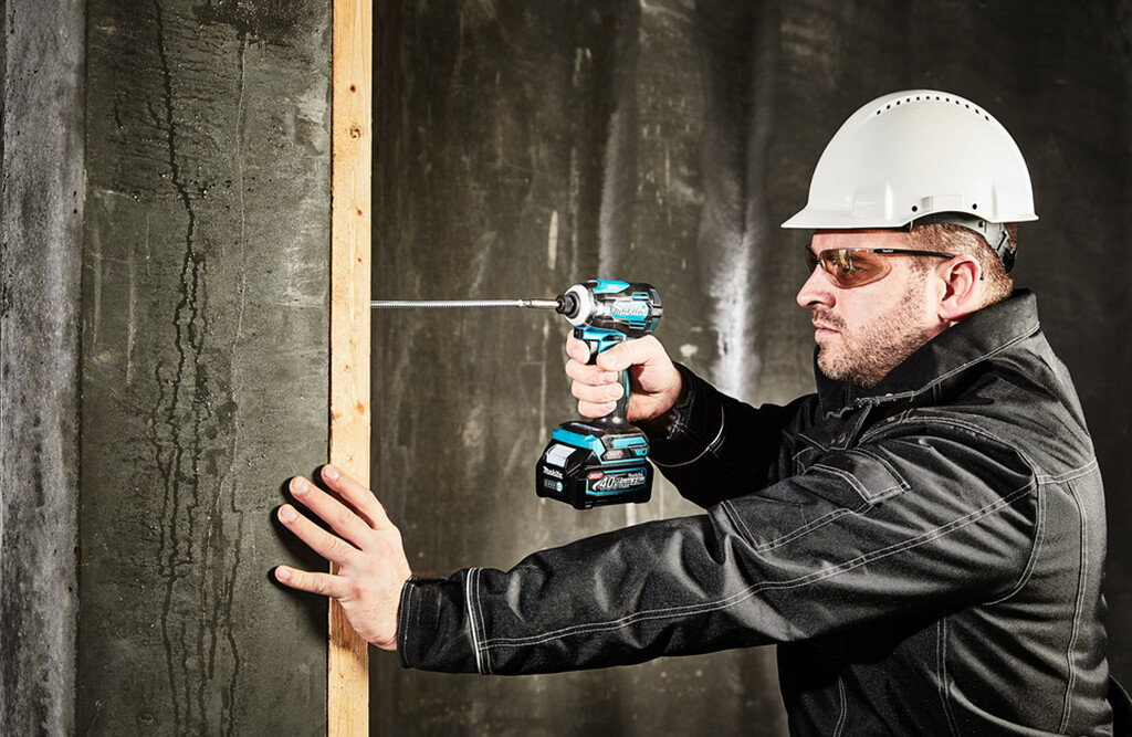 Makita 40V Schlagschrauber-Set, inkl. Akkus und Zusatzartikel