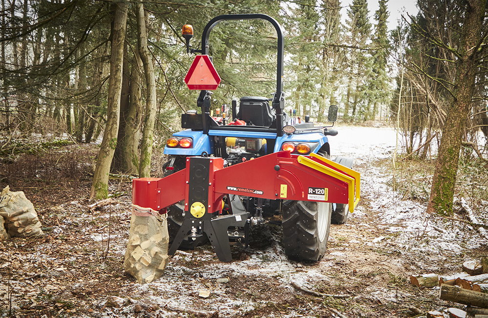Holzhacker Modell R-120 PTO, Walzenhacker Traktor | Remet