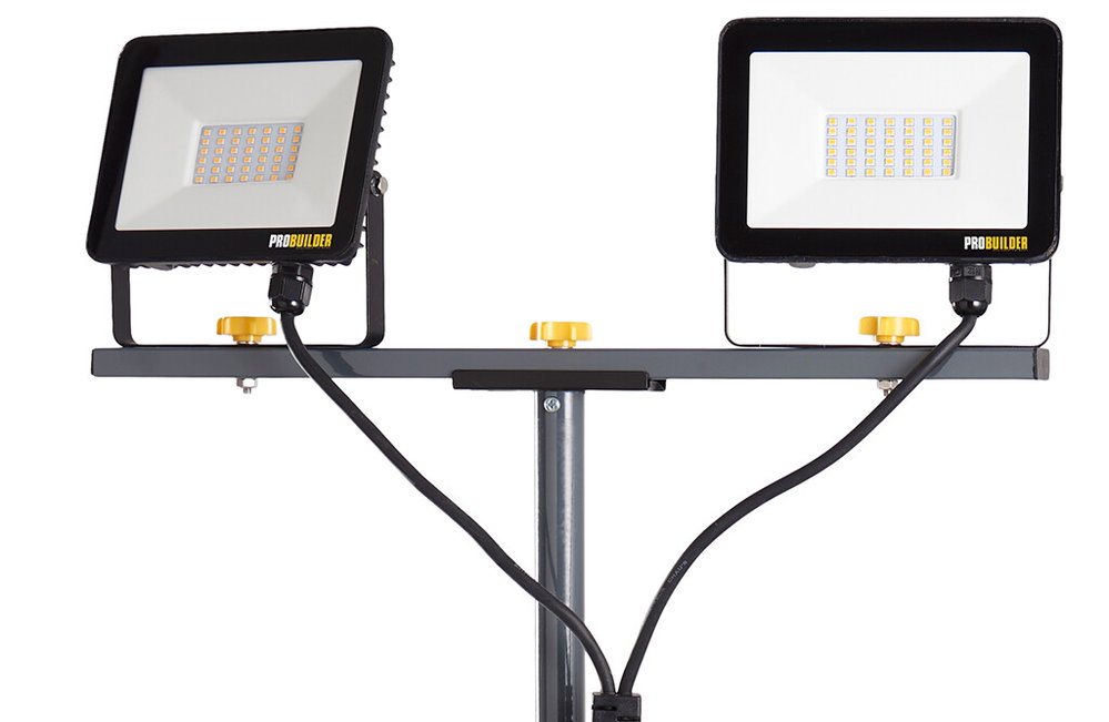 LED-Leuchte mit Teleskopstativ, 2x30W